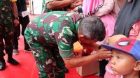Hari Lansia Nasional, Ketua Tim Wasev TMMD ke-116 Berikan Bantuan Kepada Warga Kavling Seraya